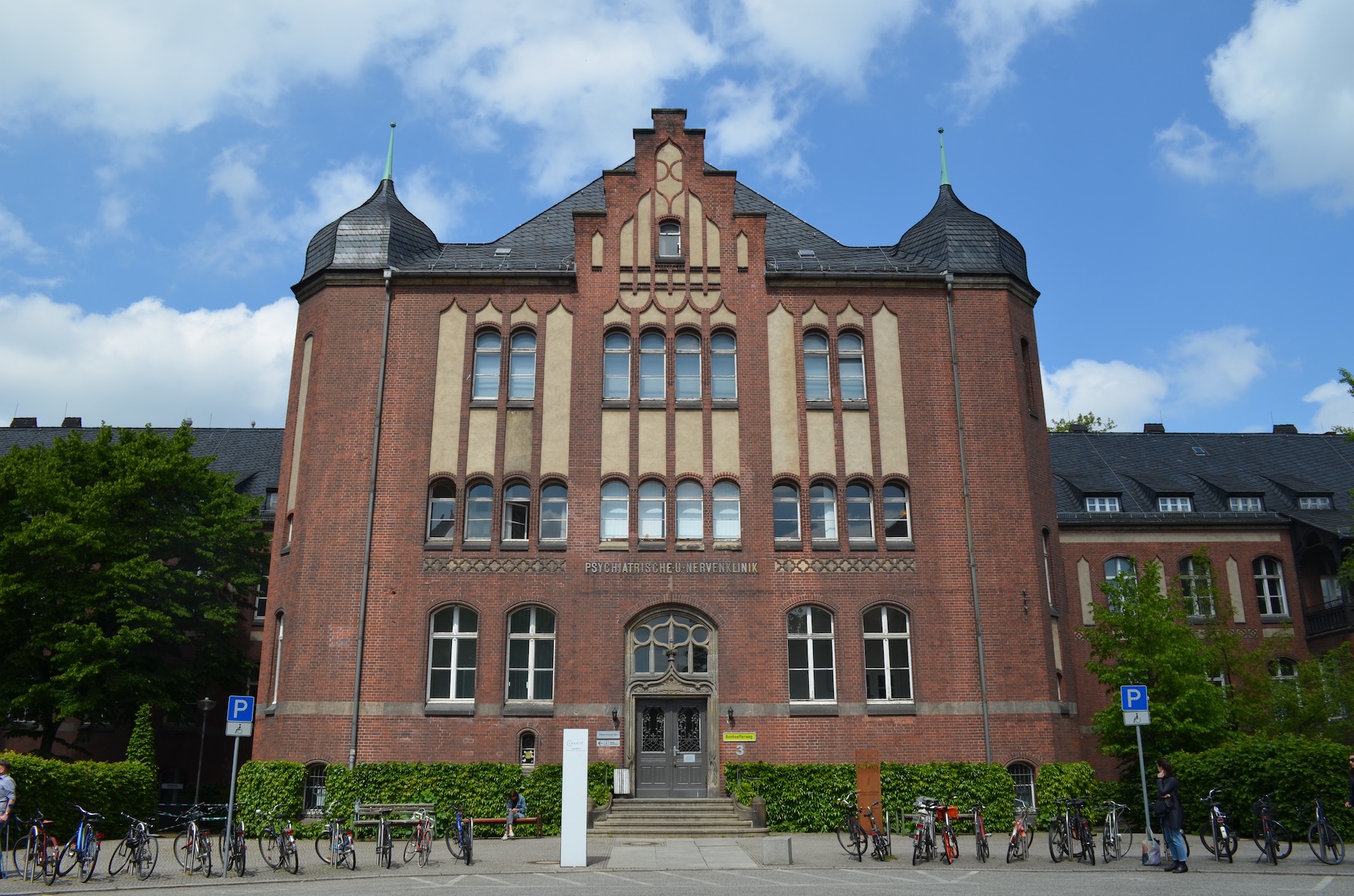 Außenansicht der psychiatrischen Klinik am Charité-Campus